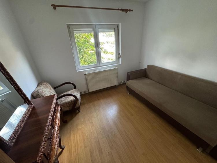 Apartament cu 3 camere decomandat în Confecții