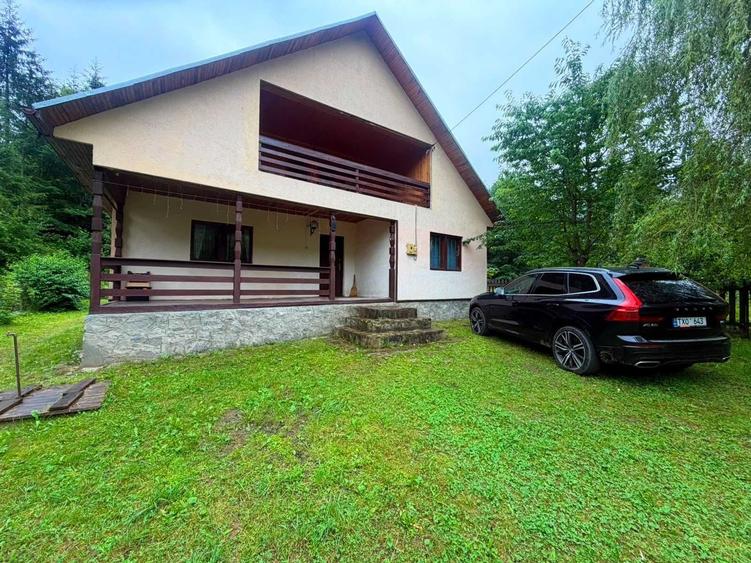 Casă cu 4 camere în Ceahlău