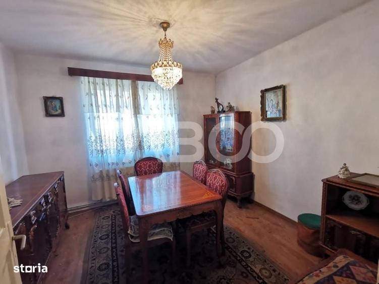 Casa cu 2 camere decomandate 335 mp teren in zona Parcul Tineretului - 2