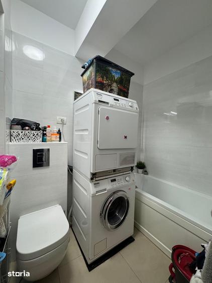 Apartament cu 3 camere semidecomandat în Sisești