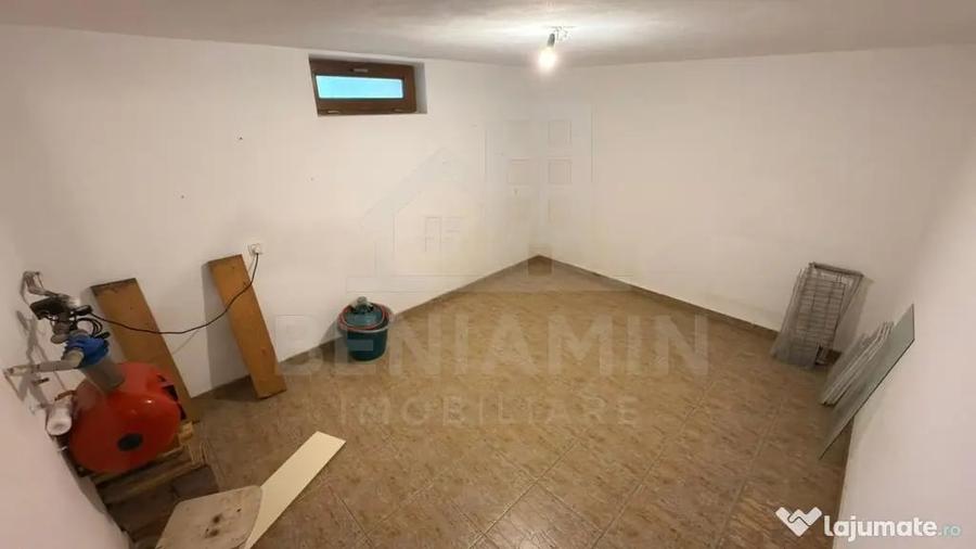Casă cu 7 camere cu Teren 464 Mp în Cârcea