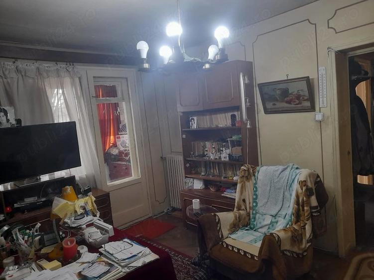 Apartament cu 3 camere semidecomandat în Pajura