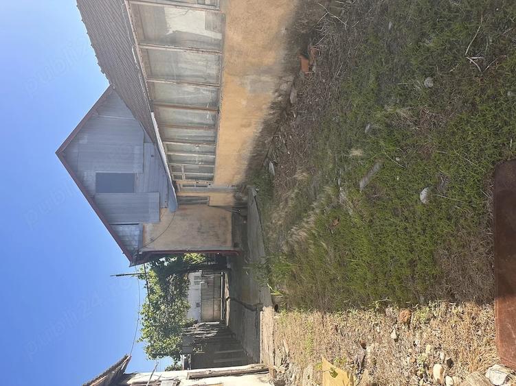 Casă cu Teren 2000 Mp în Izvoru