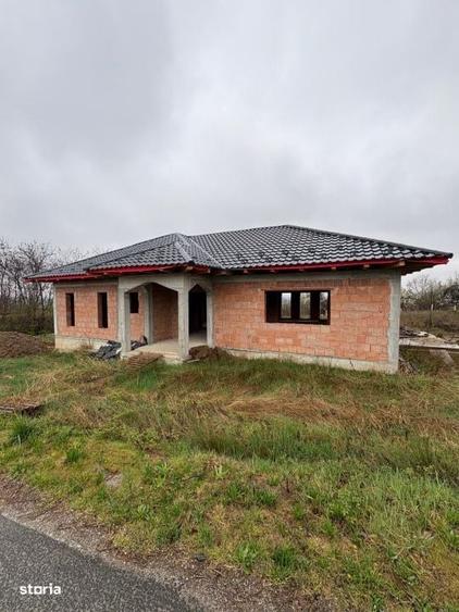 Casă cu 3 camere în Colțirea