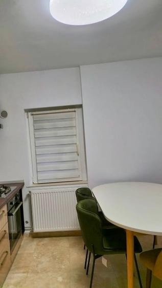 Apartament cu 2 camere semidecomandat, mobilat în Rovine