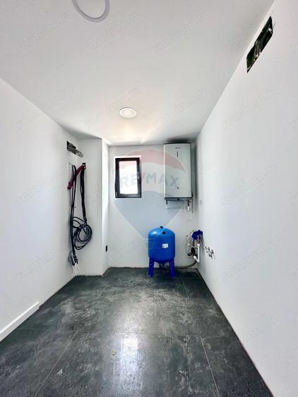 Spațiu comercial, de 425 mp, în Domnești