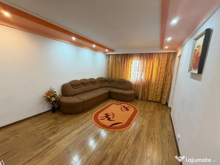Apartament cu 3 camere decomandat în E3