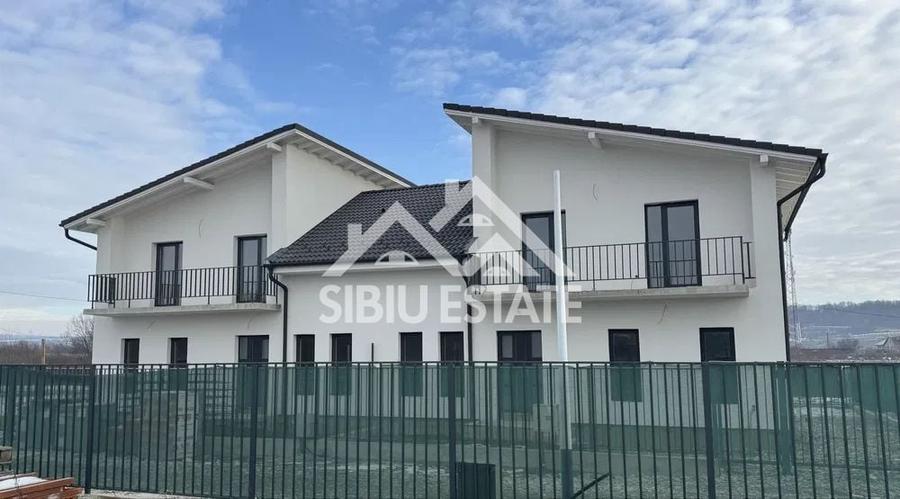 Duplex cu 4 camere cu Canalizare în Mohu