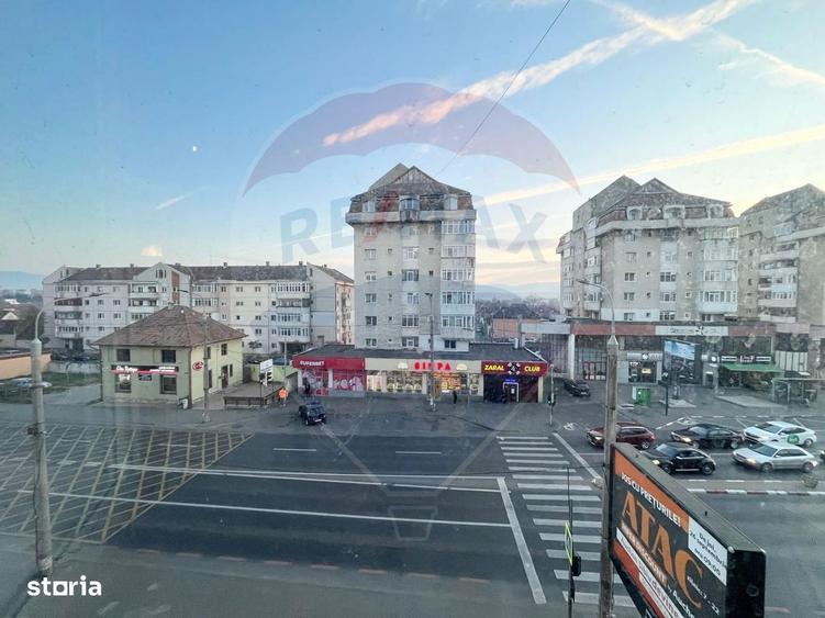 Apartament cu 3 camere, mobilat în Central
