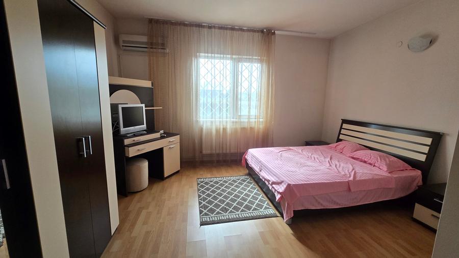 Casă individuală cu 10 camere cu Canalizare în Central