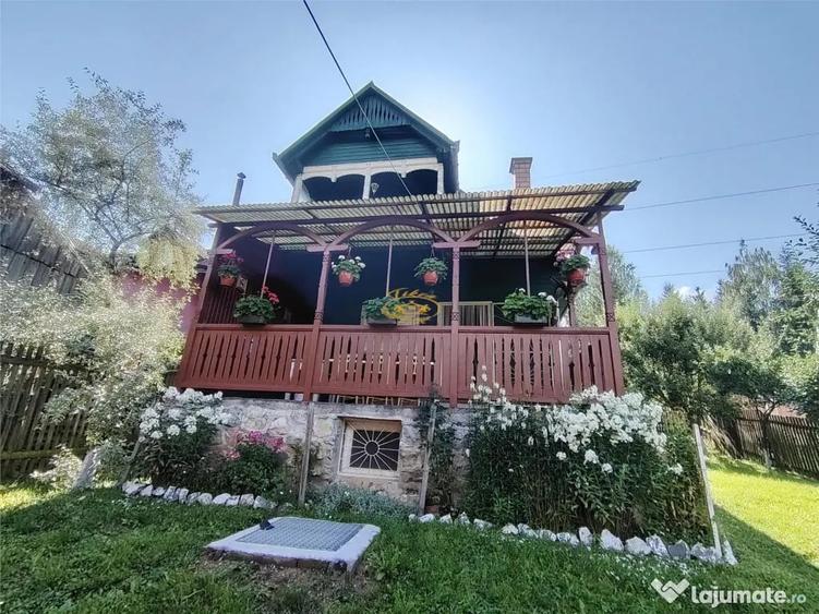Casă cu 4 camere cu Teren 327 Mp în Central