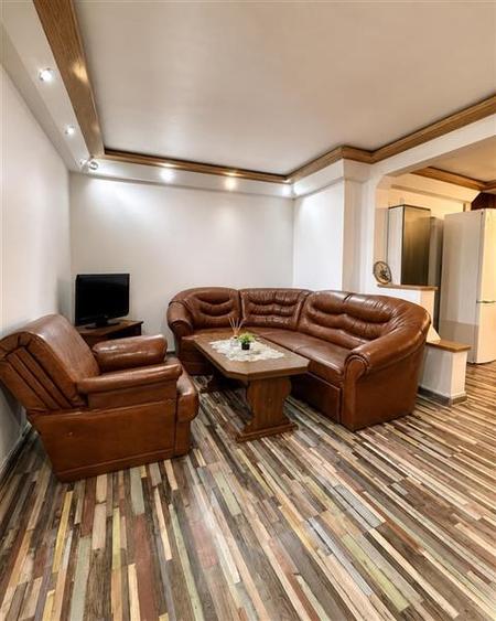 Apartament cu 3 camere decomandat, mobilat în Centrul Istoric