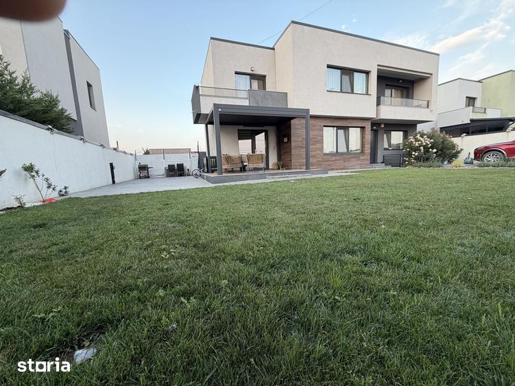 Casă cu 4 camere cu Teren 361 Mp în Malu Mare