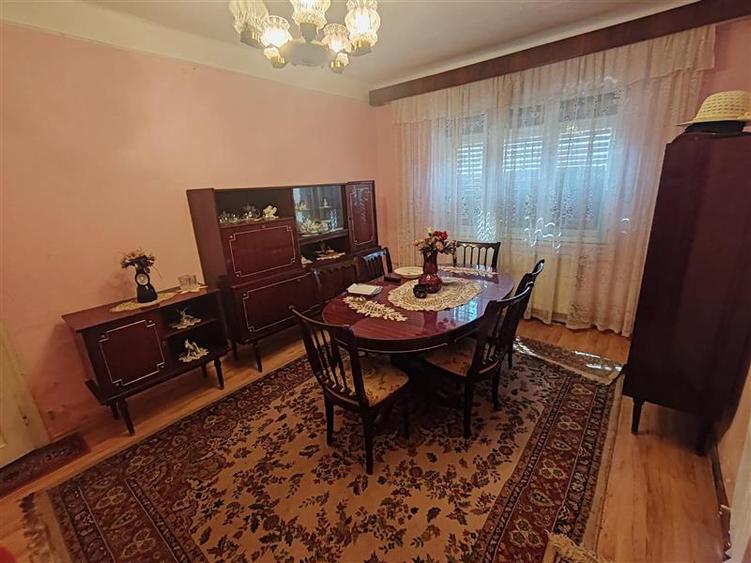 Casă individuală cu 4 camere cu Teren 622 Mp în Est