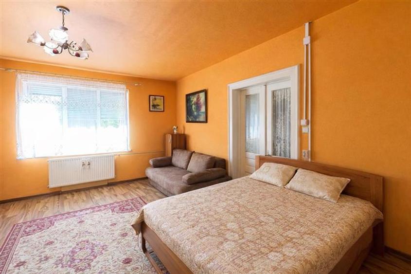 Casă individuală cu 6 camere cu Canalizare în Tudor