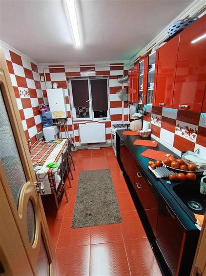 Apartament cu 4 camere decomandat în Viziru 3