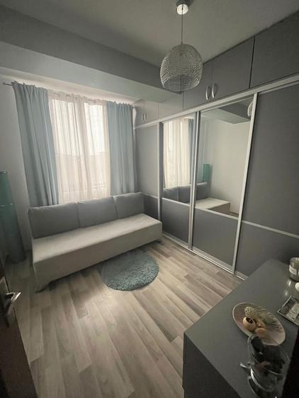 Apartament cu 3 camere semidecomandat în Berceni