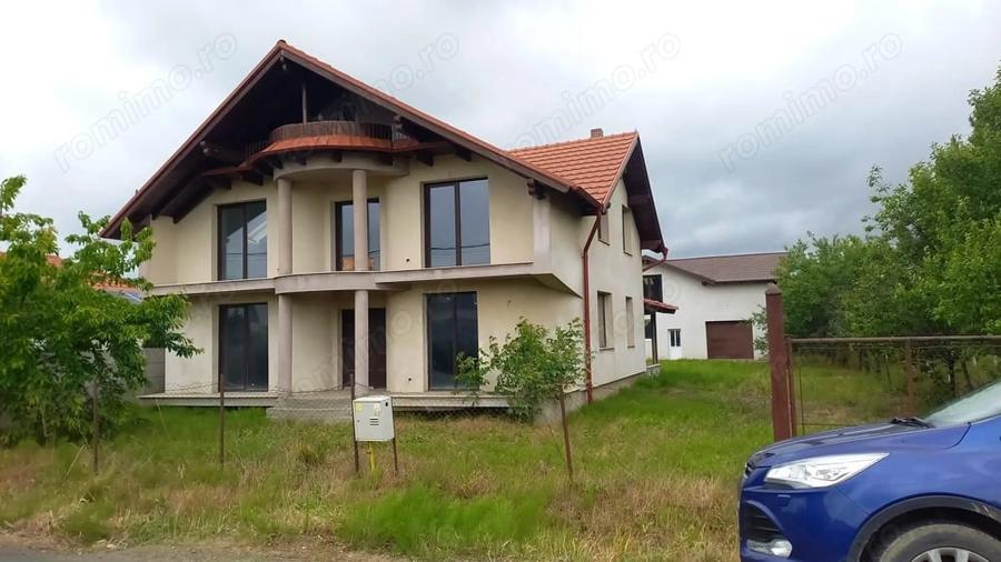 Casă cu Teren 1100 Mp în Mărtinești