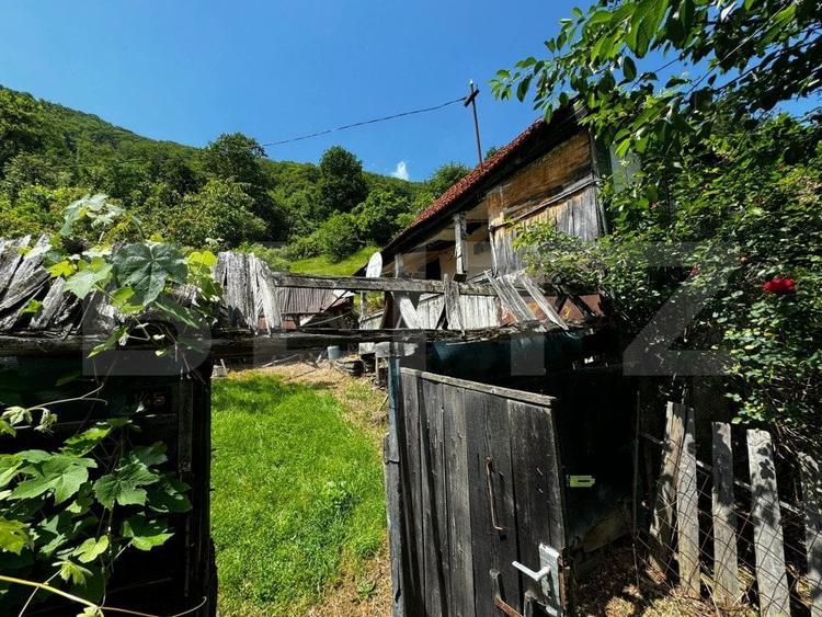 Casă individuală cu 2 camere cu Teren 9340 Mp în Exterior Sud