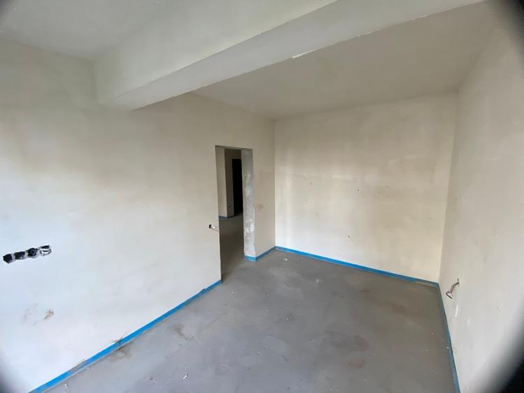 Apartament cu 2 camere semidecomandat în Florești