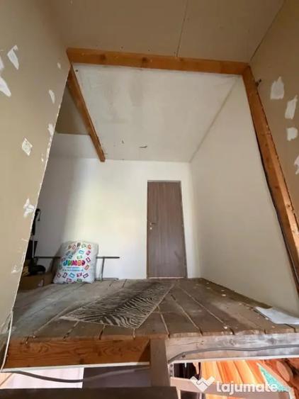 Casă cu 5 camere cu Teren 300 Mp în Bariera Vâlcii
