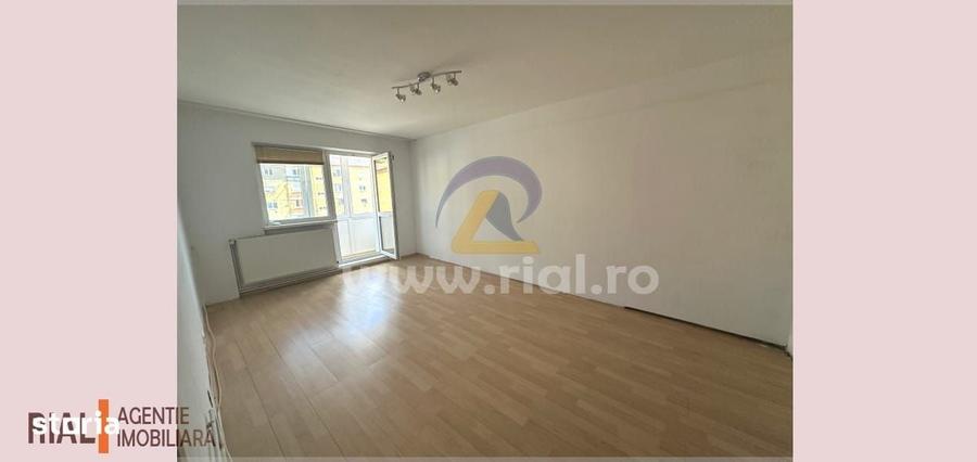 Apartament cu 3 camere decomandat în Vitrometan