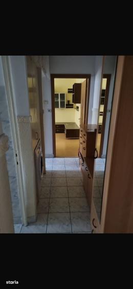 Apartament cu 3 camere semidecomandat în Sud