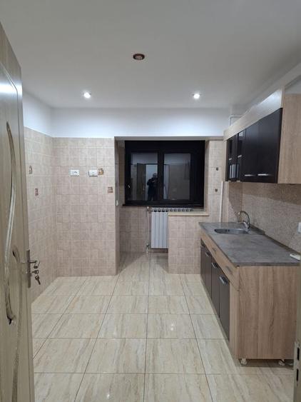 Apartament cu 3 camere decomandat în Radu Negru