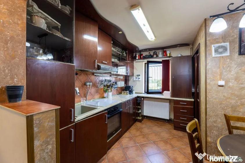 Apartament cu 3 camere decomandat în Podgoria