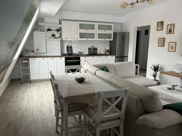 Apartament cu 2 camere decomandat în Central