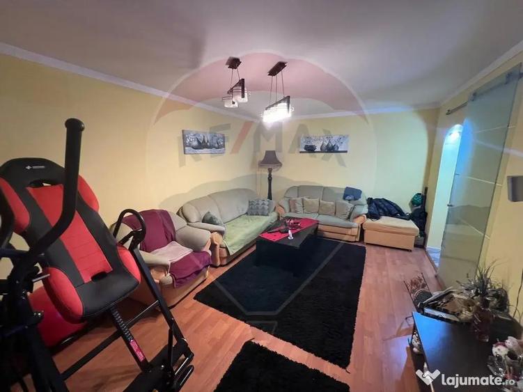 Apartament cu 4 camere decomandat în Central