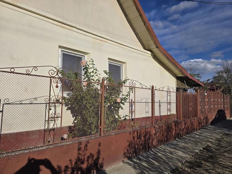 Casă cu 4 camere cu Teren 1069 Mp în Cadăr