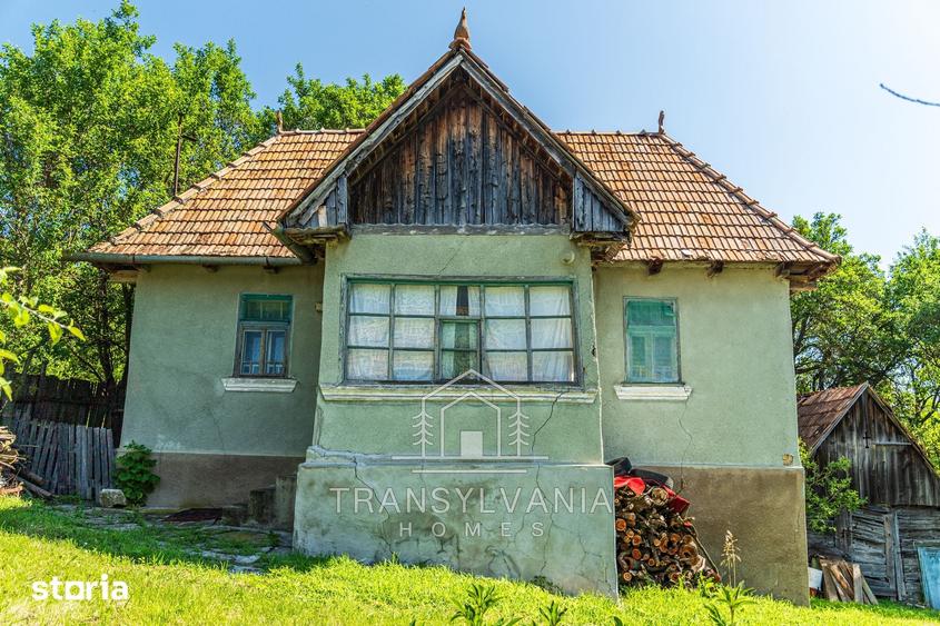 Casă cu 2 camere cu Teren 1368 Mp în Petrești