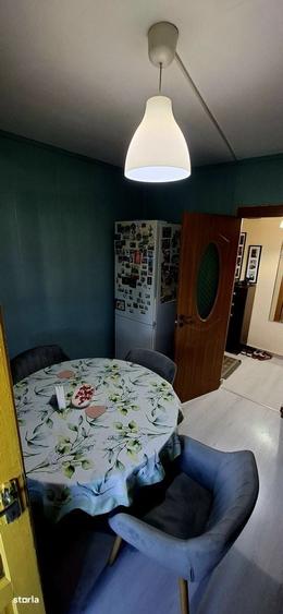 Apartament cu 3 camere decomandat în Prundu