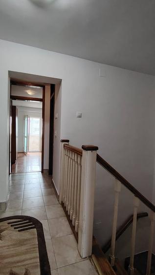 Apartament cu 3 camere decomandat în Basarab