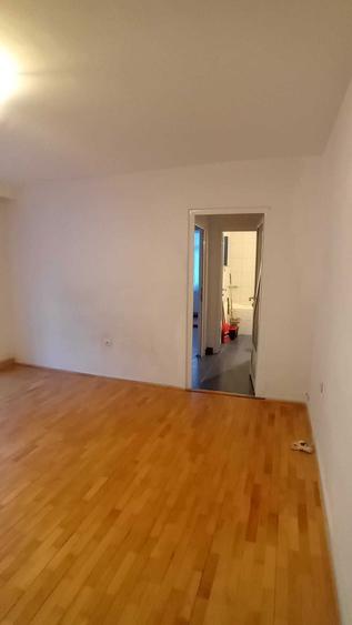 Apartament cu 3 camere semidecomandat în Ultracentral