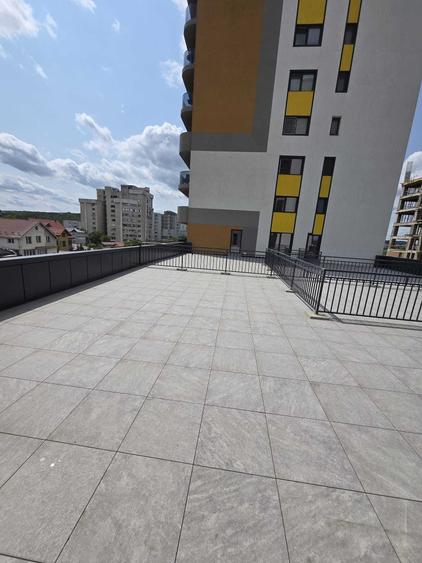 Apartament cu 4 camere decomandat în Exterior Vest