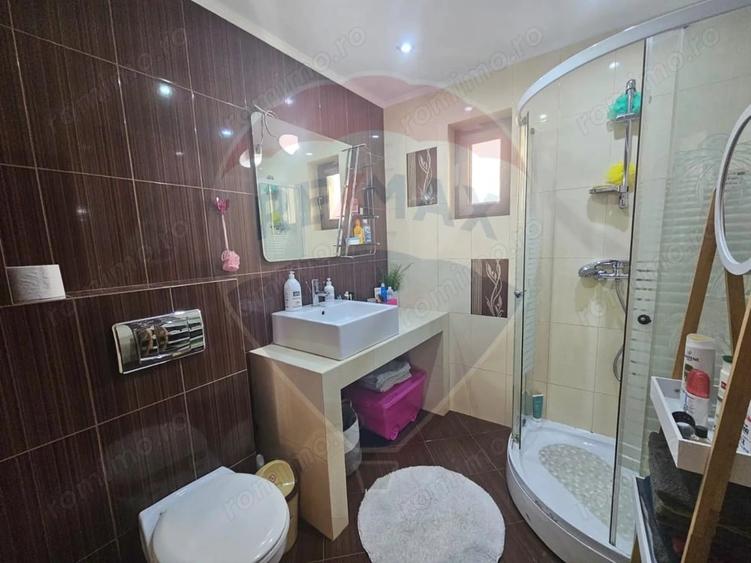 Casă cu Teren 350 Mp în Central