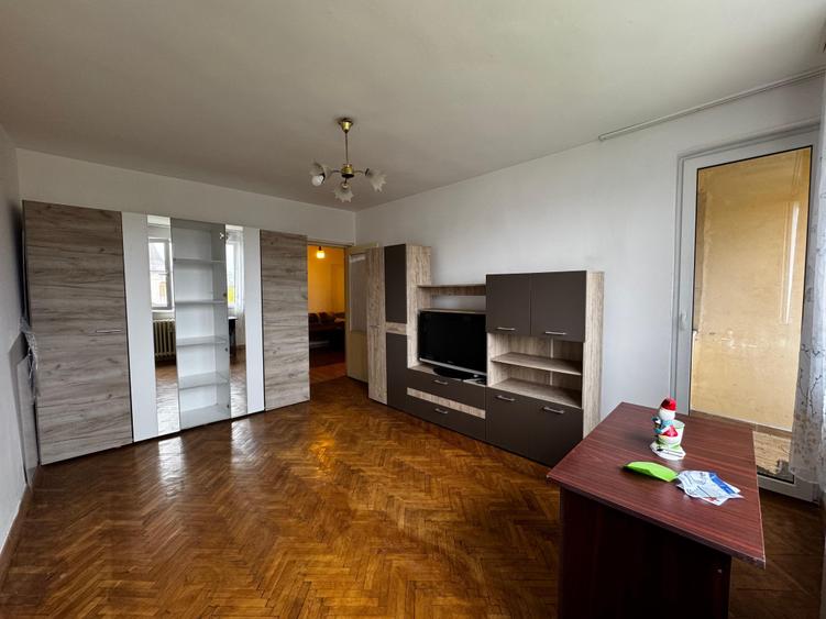Apartament cu 2 camere decomandat în Podu Roș