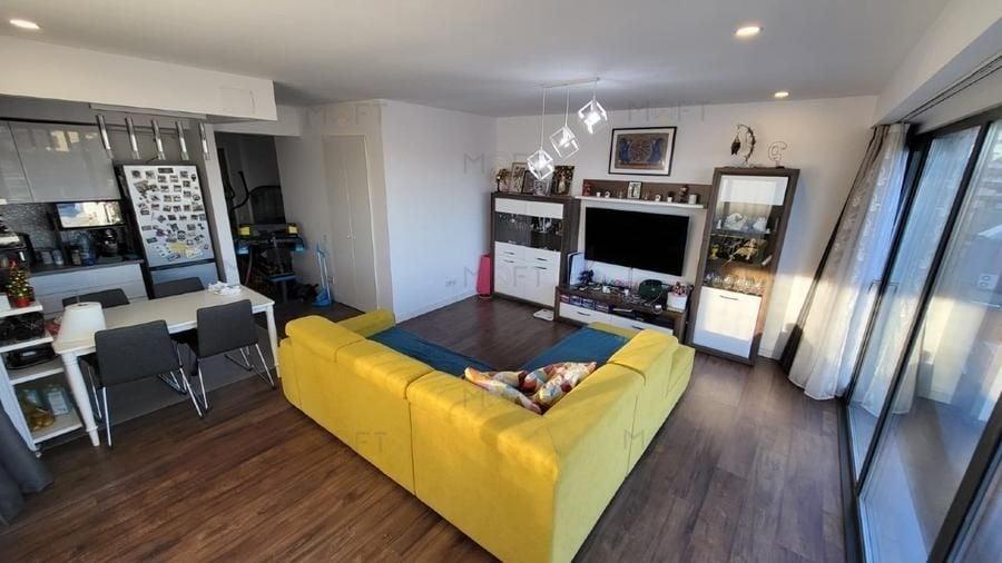 Apartament cu 3 camere decomandat, mobilat în Victoriei