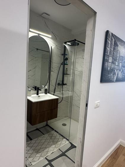 Apartament cu 4 camere decomandat în Calea Victoriei