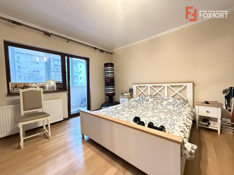 Apartament cu 4 camere semidecomandat, mobilat în Bucovina