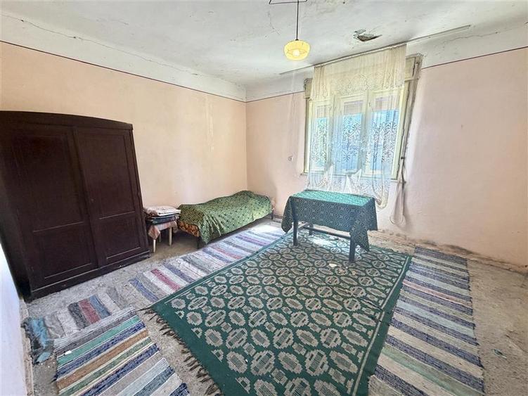 Casă cu 5 camere cu Teren 1788 Mp în Căpâlna