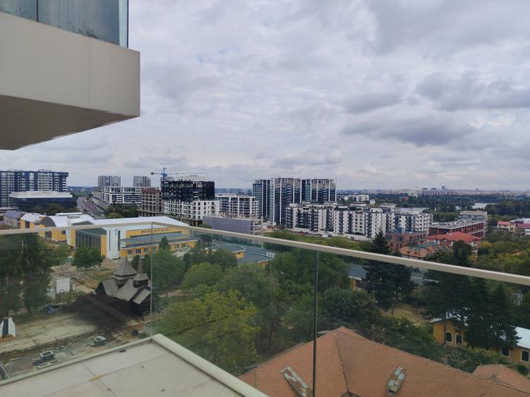 Apartament cu 3 camere semidecomandat în Aviației