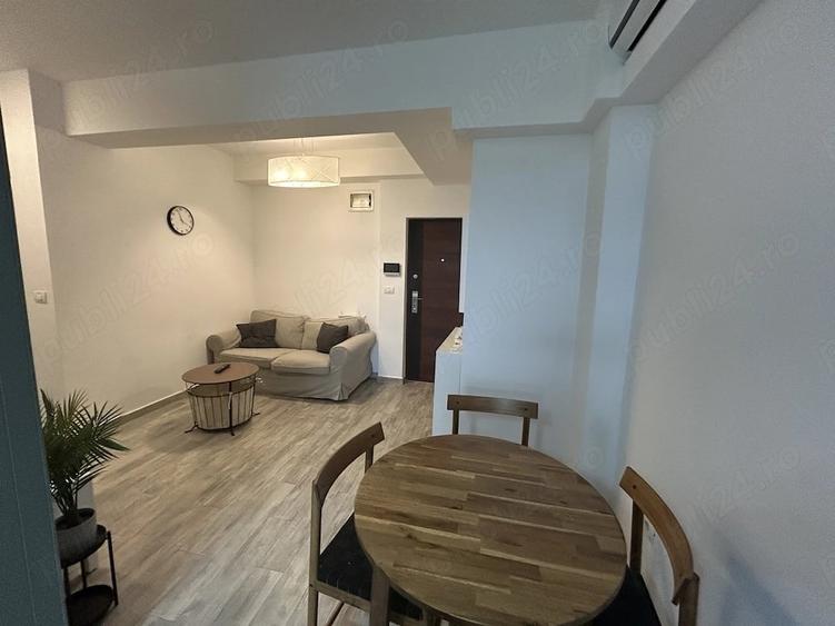 Apartament cu 3 camere semidecomandat în Alfa