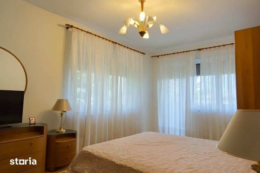 Casă cu 9 camere cu Teren 4500 Mp în Central