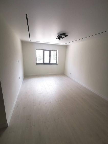 Apartament cu 3 camere decomandat în Exterior Vest