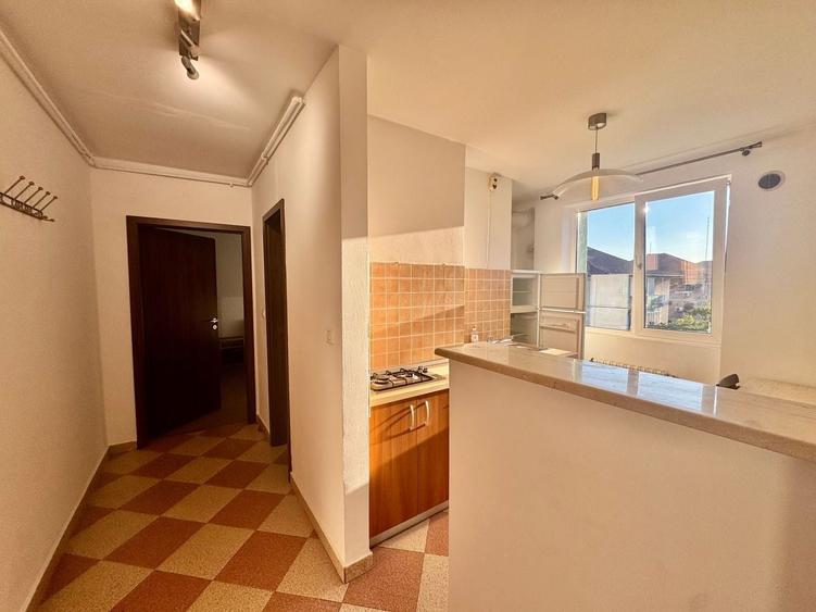 Apartament cu 2 camere decomandat în Complex Studențesc