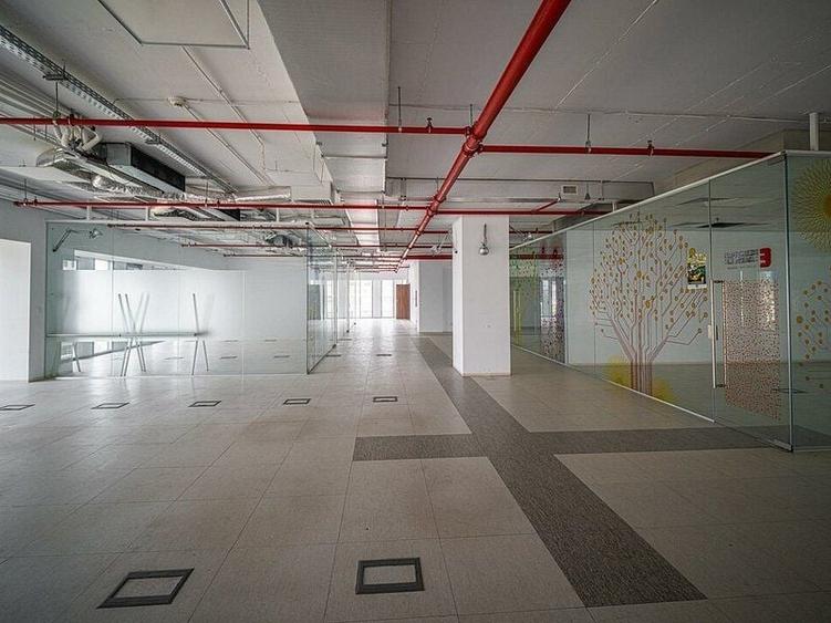 Spațiu comercial, de 1,130 mp, în P-ta Presei Libere