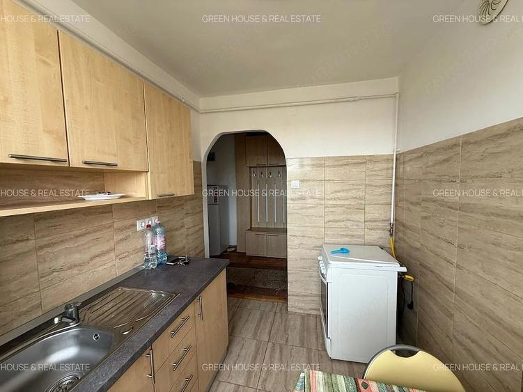 Apartament cu 2 camere semidecomandat în Piața Centrală